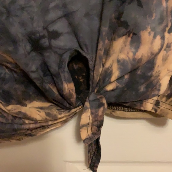 Umgee Woman Knotted Tie-Dye Short Sleeve Shirt - Picture 3 of 6